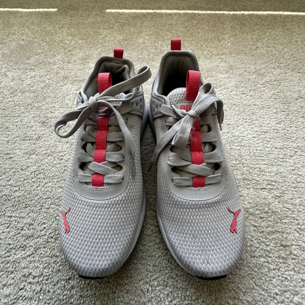 Gently worn Women's Puma Sneakers , size 8
